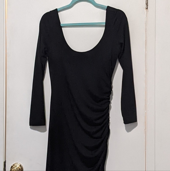 Venus dress - Picture 1 of 4